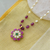 Unique Silver neckpiece with flower-shaped pendant