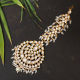 Aurelia Kundan Tika: Graceful kundan-adorned maang tika - Maatha Pati Collection