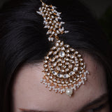 Aurelia Kundan Tika: Graceful kundan-adorned maang tika - Maatha Pati Collection