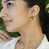 Dainty Neckpiece handcrafted with pearls, silver and kemp stones