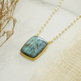 Dainty neckpiece with a Labradorite gemstone pendant