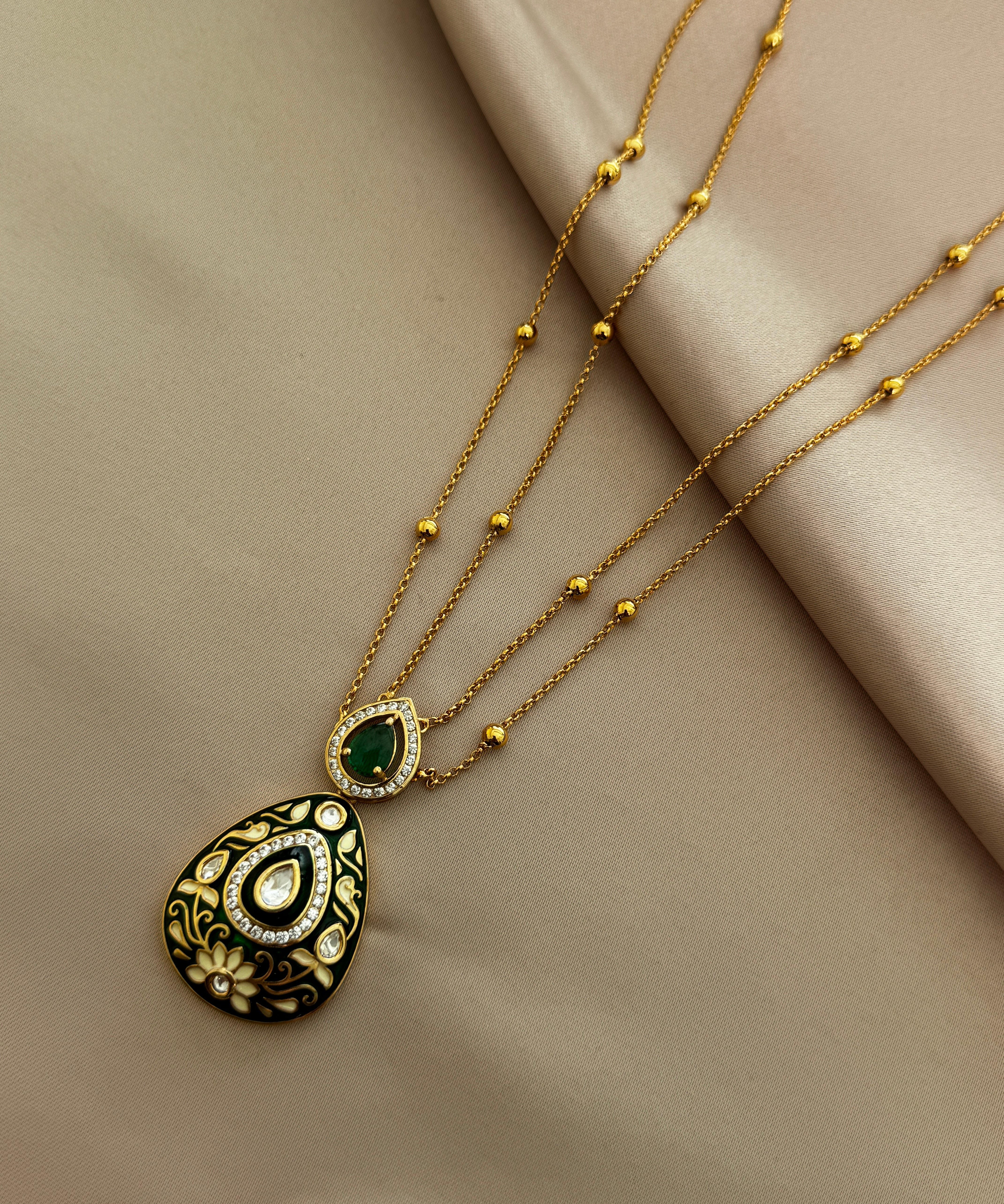 Kundan red drop cut Pendant set