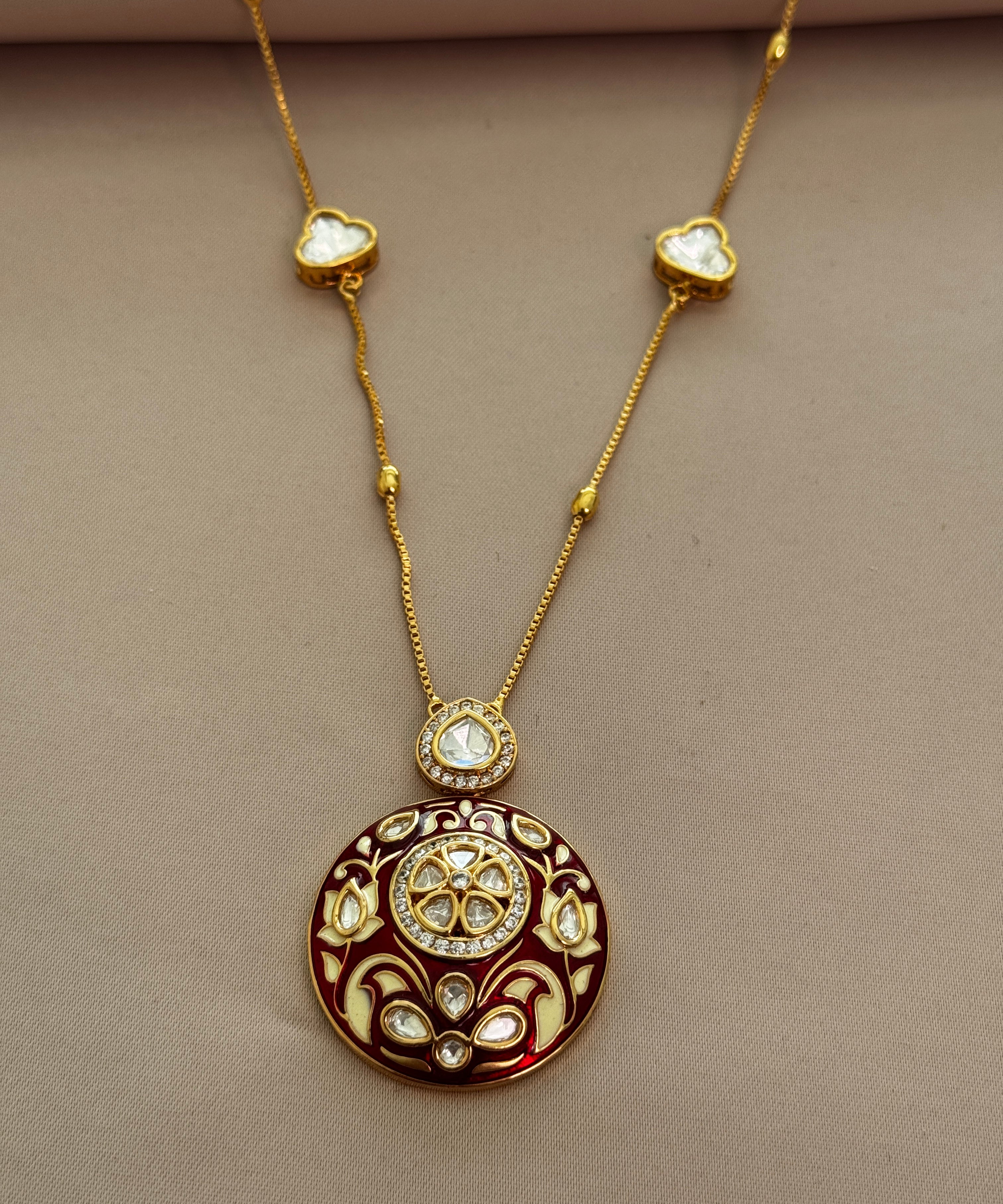 Heritage red glow round Pendant set