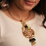 Heritage Hasli: Kundan design with semi-precious stone in black